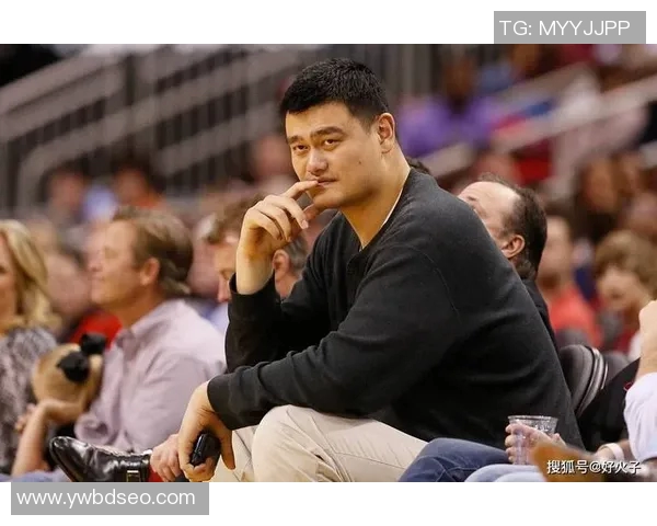 姚明低头背后的故事与启示：从篮球巨星到人生哲学的深刻反思